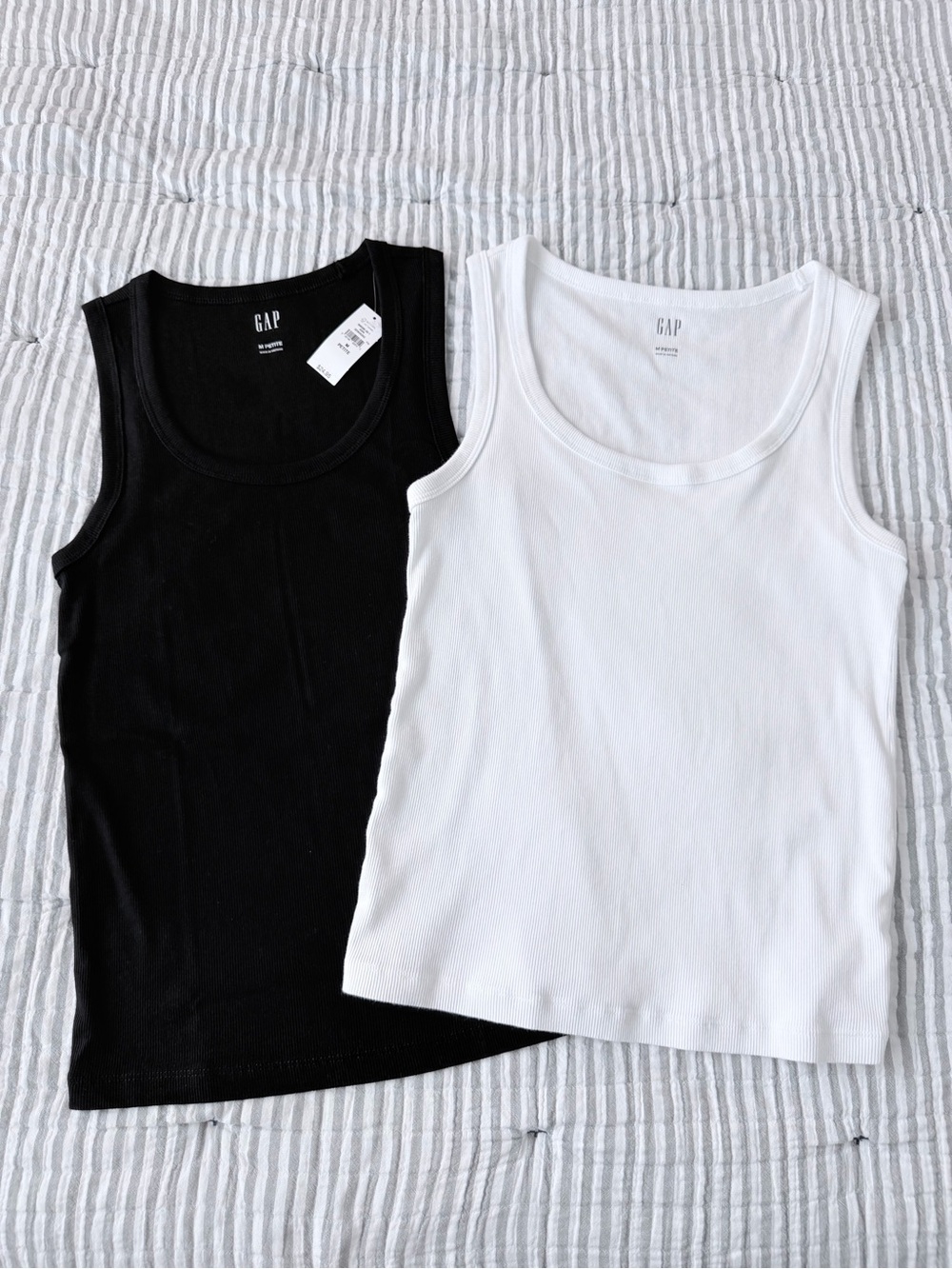 Bundle of 2 GAP Ribbed Tank Tops Black & White Medium Petite | NWT + EUC
